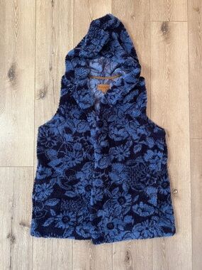 Koolaburra by UGG ~ Blue Floral Hooded Fuzzy Vest w/ Pockets, Great Condition!